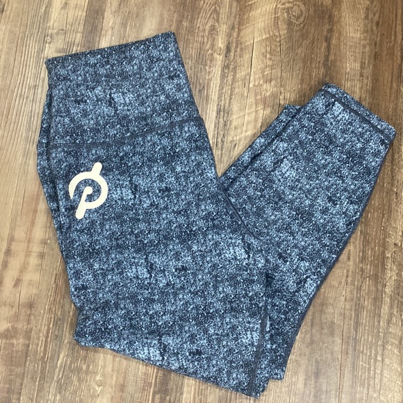 Peloton Cadence Capri Pants Size L - Picture 2 of 7